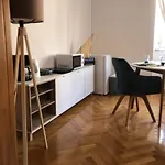 Polias Small Studio